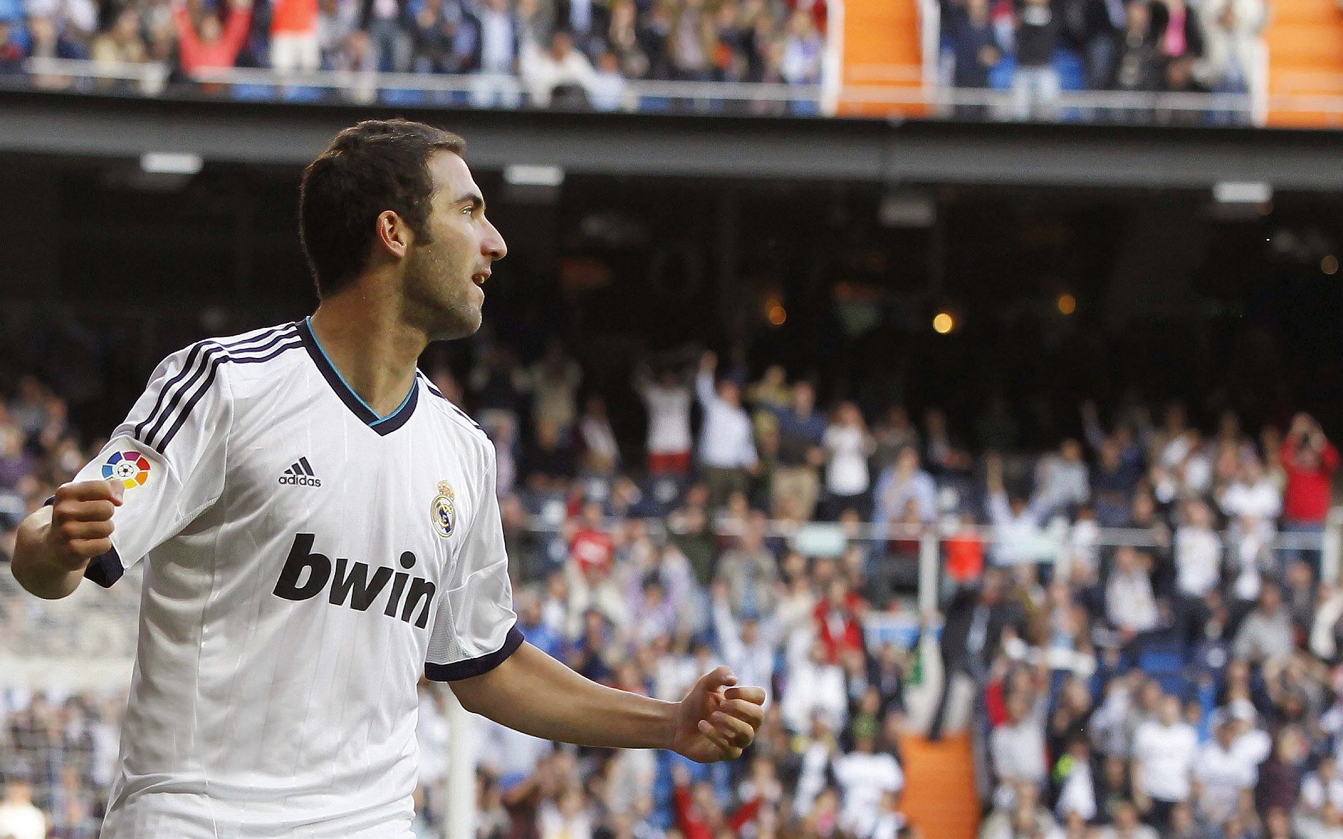 英超冲刺壮观：悬念高潮，精彩纷呈！，英超火爆